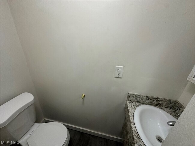 Building Photo - 5885 Youngstown Hubbard Rd