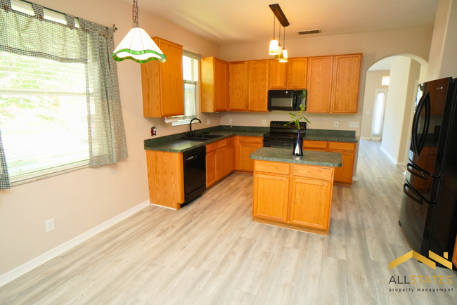 Building Photo - 13504 Eyas Rd