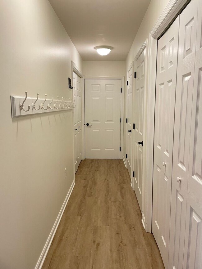 Building Photo - Beautiful 3 bedroom 2 bathroom Rancher in Great Manheim Location!