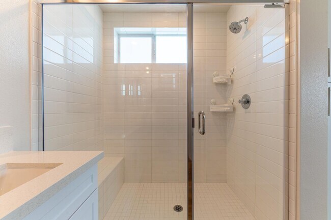 Building Photo - Otay Ranch Two Weeks FREE  3 bd /2 ba Newer Condo w Garage, Laundry + More!