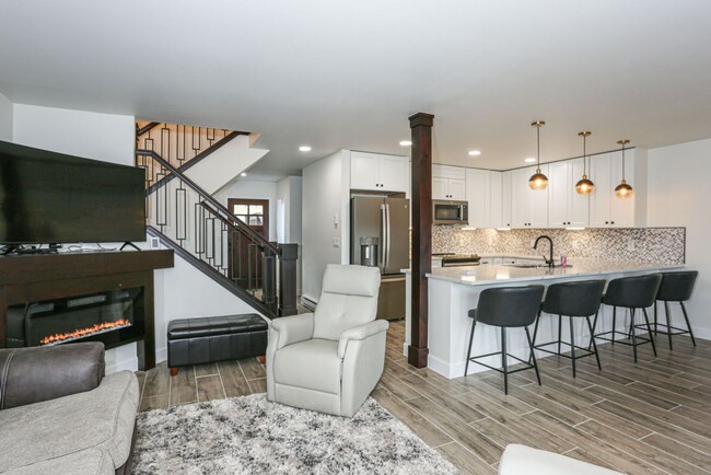 Building Photo - 6 month lease! Updated Baldy Breckenridge Townhome! Dogs negotiable!