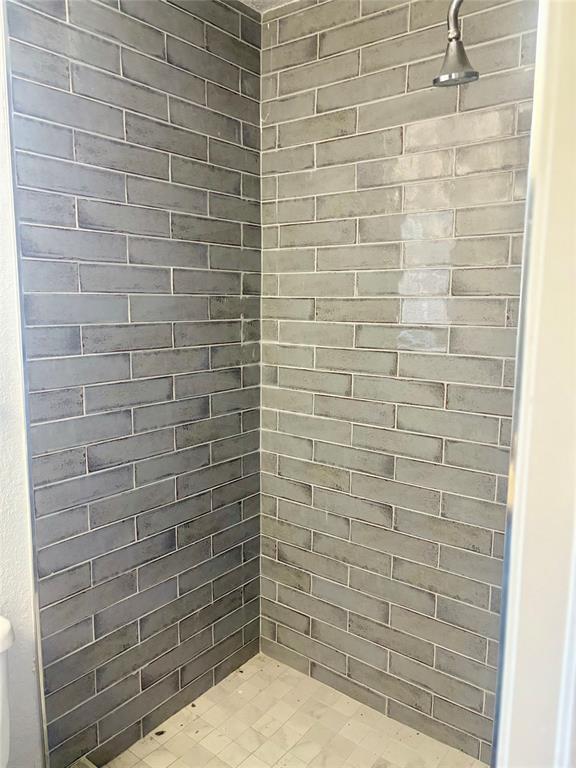 Building Photo - 2049 Sierra St