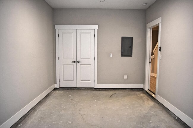 Building Photo - 214 Date Palm Ln