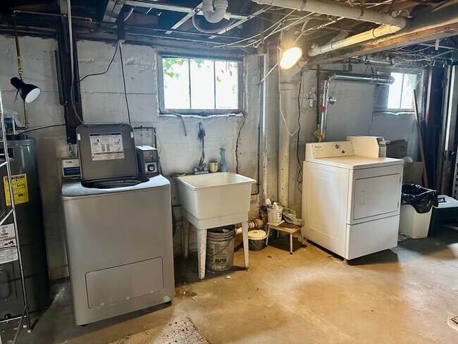 Building Photo - 24 Brook Rd