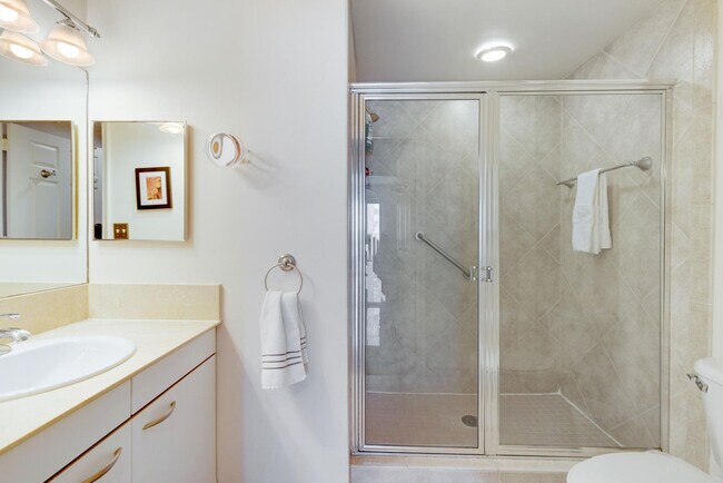 Building Photo - 2065 S Ocean Dr