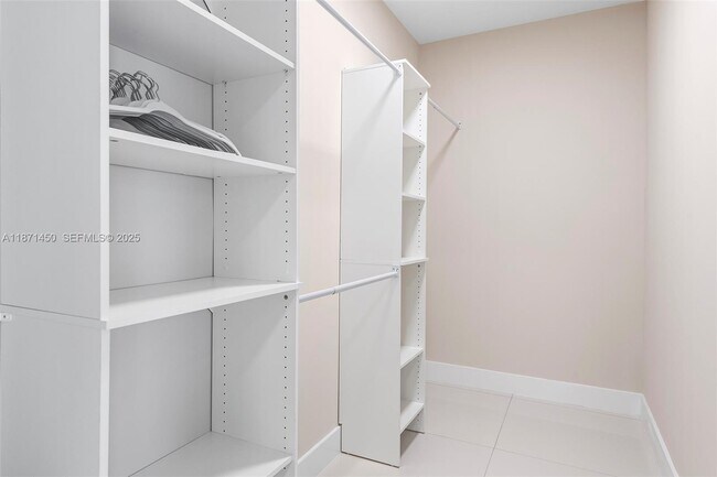 Building Photo - 850 Washington St