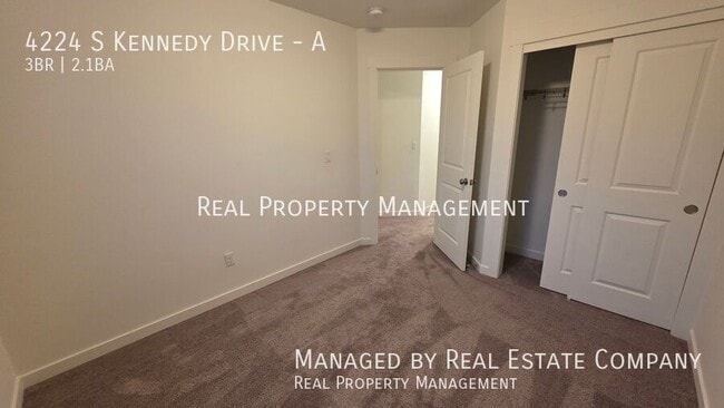 Building Photo - 4224 S Kennedy Dr