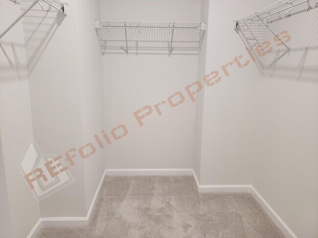 Building Photo - Luxury 3 Story 4 BD/3.5 Bath Townhome @ Sm...