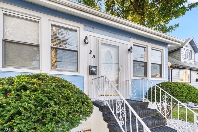 Building Photo - 29 Ligham St