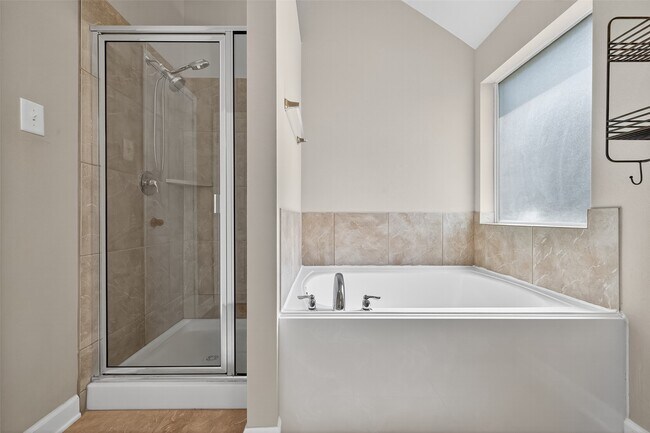 Building Photo - 2000 Water Trace Ct