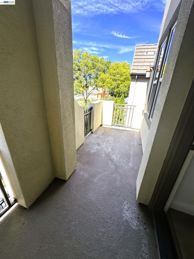 Building Photo - 40203 Antigua Rose Terrace