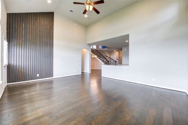Building Photo - 10311 Sill Pr Dr