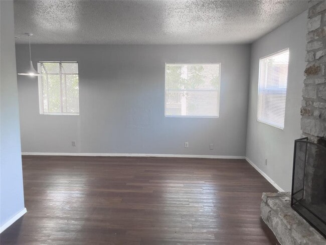 Building Photo - 901 Taulbee Ln