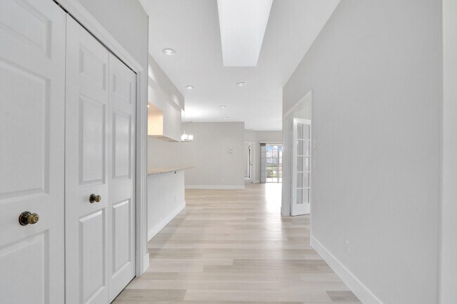 Building Photo - 7340 Pine Creek Way