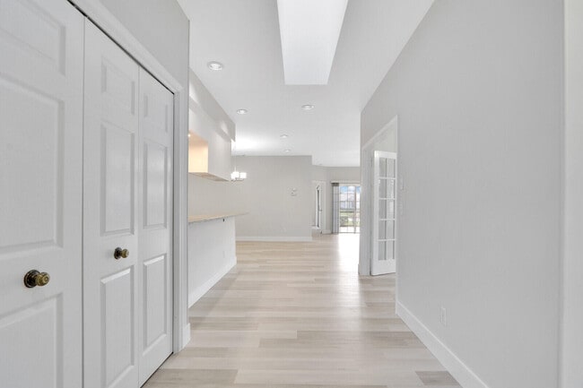Building Photo - 7340 Pine Creek Way