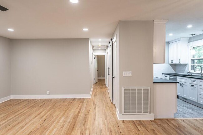 Building Photo - 440 W Maine Ave