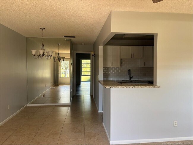 Building Photo - 9 Lake Vista Trail