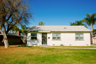 Building Photo - West Covina home with HUGE back yard!