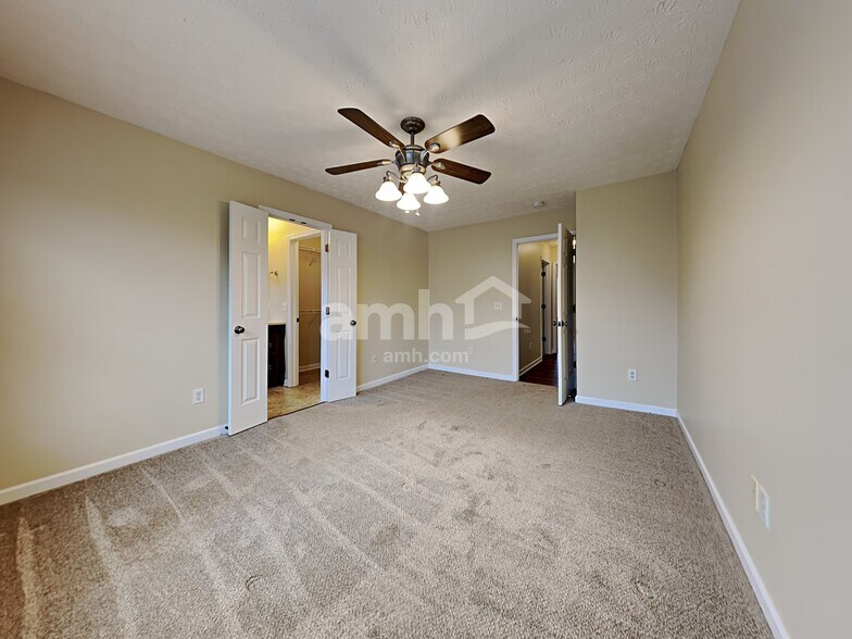 Building Photo - 9235 Sawgrass Dr