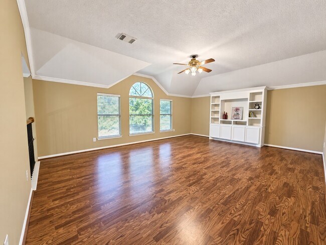 Building Photo - 2610 Parkbriar Ln