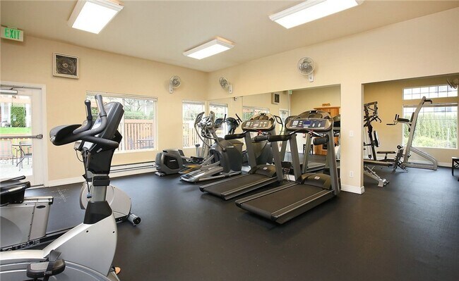 Building Photo - A Cambridge Townhome with 2 Beds and 2.5 B...