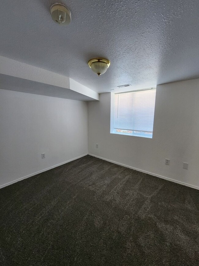 Building Photo - Flan3300