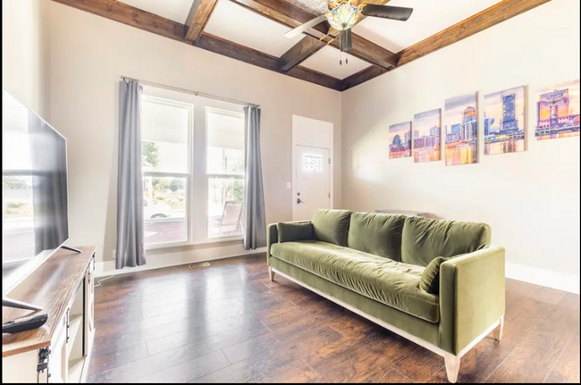 Building Photo - Furnished Germantown Charmer- available fo...