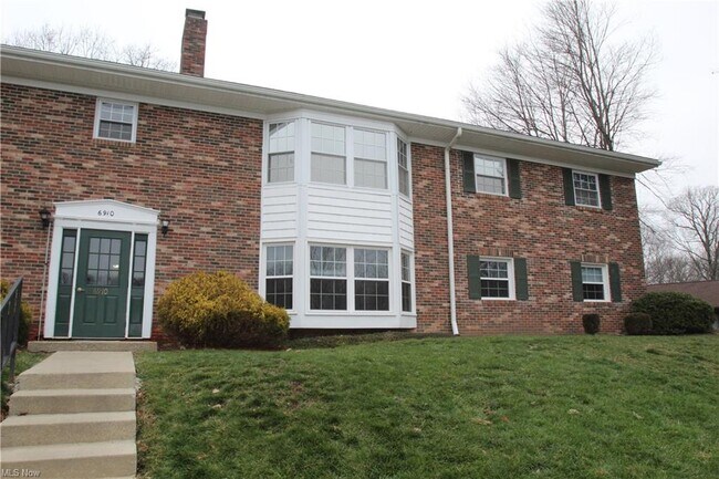 Primary Photo - 6910 Carriage Hill Dr