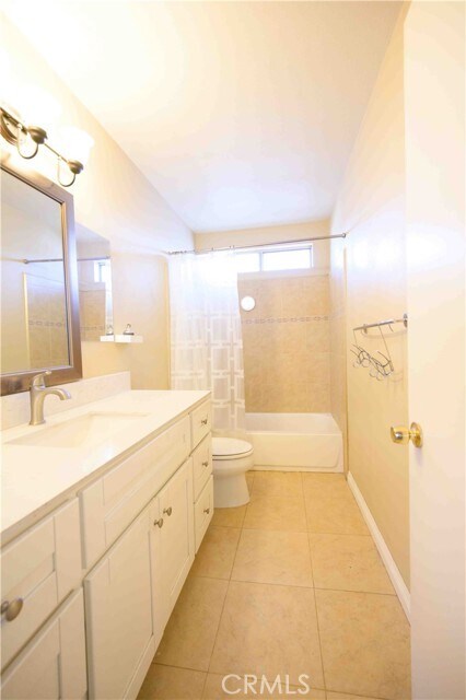 Building Photo - 738 S Chapel Ave