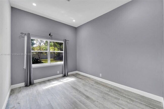 Building Photo - 12101 SW 68th Ct