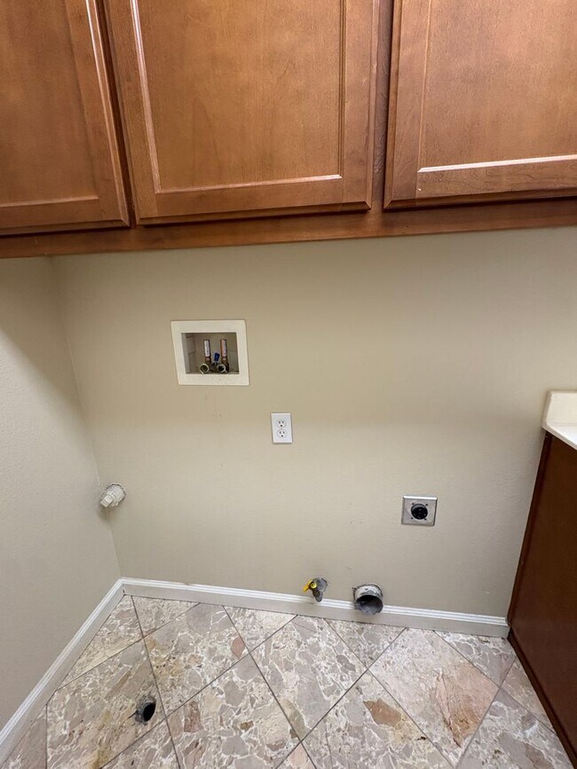 Building Photo - 2855 Sandyhills Ln