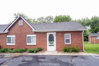 Building Photo - "Cozy 1-Bedroom Oasis in Greenfield – Perf...