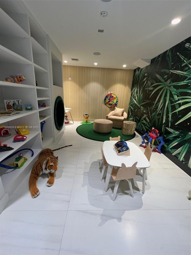 Building Photo - 17550 Collins Ave