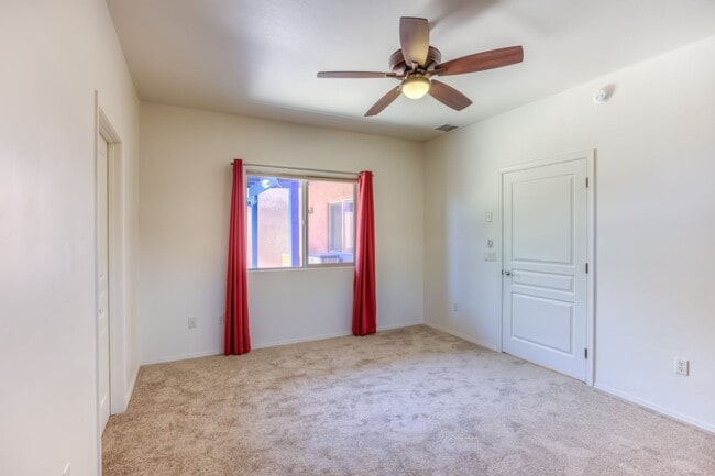 Building Photo - Eastside Barrio Style Home