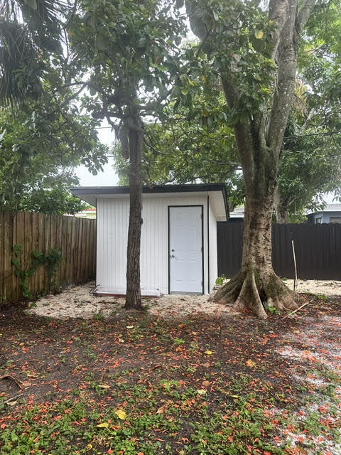 Building Photo - 950 E Dayton Cir