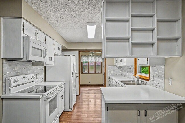 Building Photo - West Gate Area Home | Home | Unfurnished