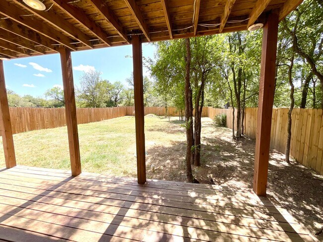 Building Photo - 1202 Mystic Dr