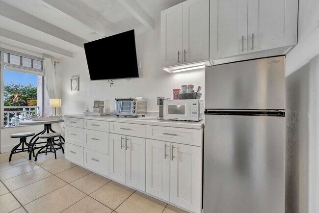 Building Photo - 611 Destiny Dr