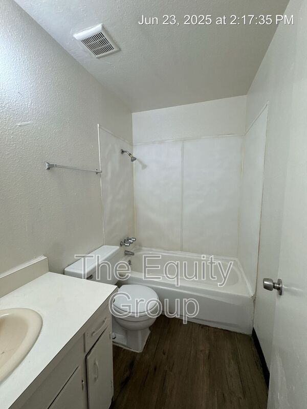 Building Photo - 2115 W Inyo Ave