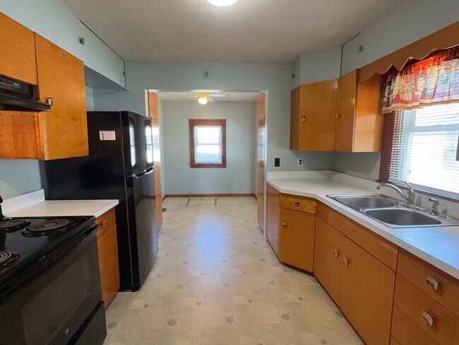 Building Photo - 2125 N Purdum St