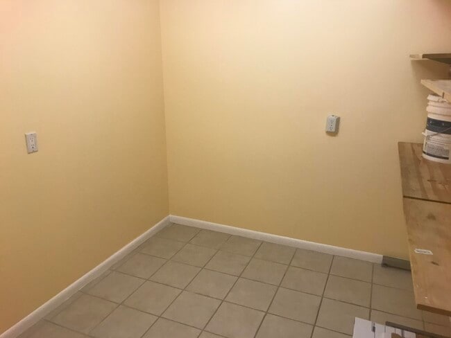 Building Photo - 3826 Whitehall Dr