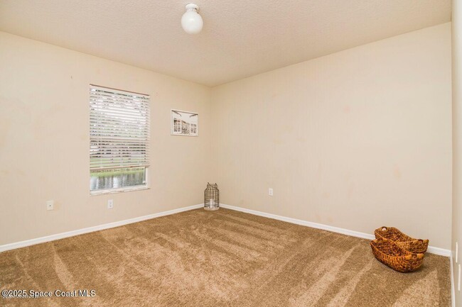 Building Photo - 2091 Lionel Dr