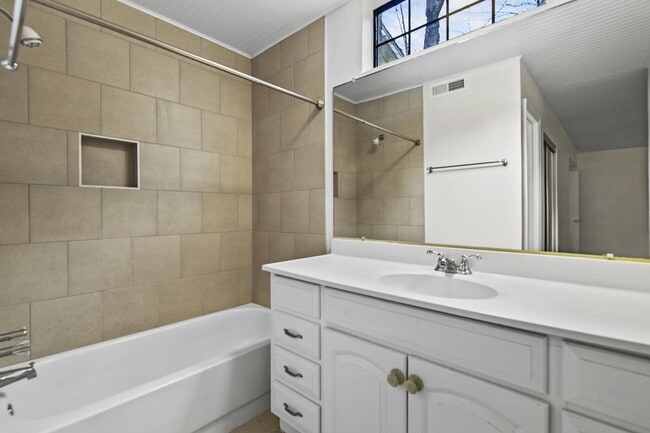 Building Photo - 1878 Montclair Dr