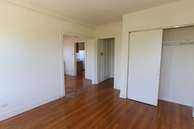 Building Photo - 4216 N Clark St