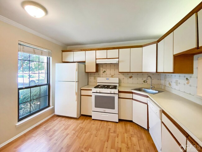 Building Photo - 269 Bromley Pl