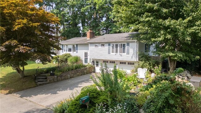 Primary Photo - 30 Johnnycake Ln