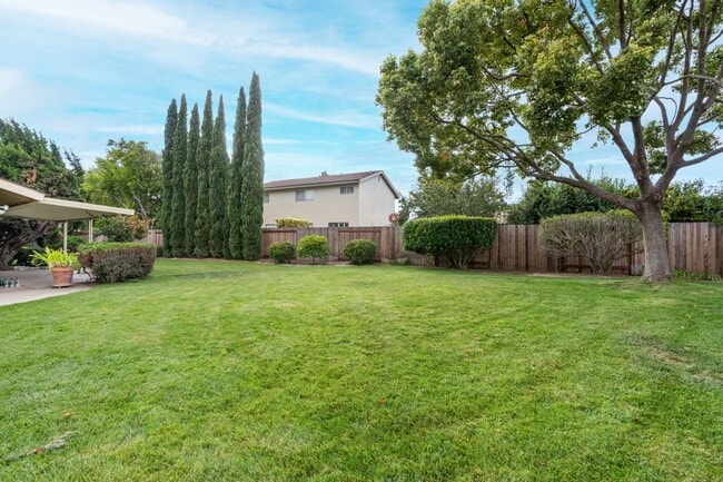 Building Photo - Beautifully Maintained Rental Home with an...