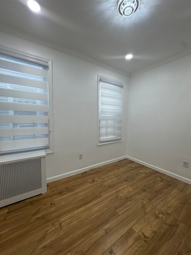 Building Photo - 395 Cator Ave