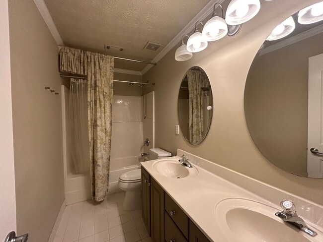 Building Photo - **ASK HOW YOU CAN MOVE IN WITH NO SECURITY DEPOSIT**111 Hanbury Lane - 4 BD, 2.5 BA Home in the A...