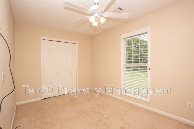 Building Photo - 39 Farmbrook Dr